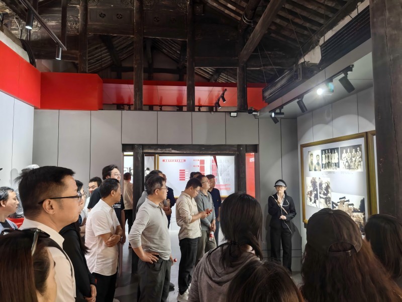 循跡悟思想 發(fā)揚鐵作風 凝心促踐行 亞通新材黨總支開展主題黨日活動3.jpg